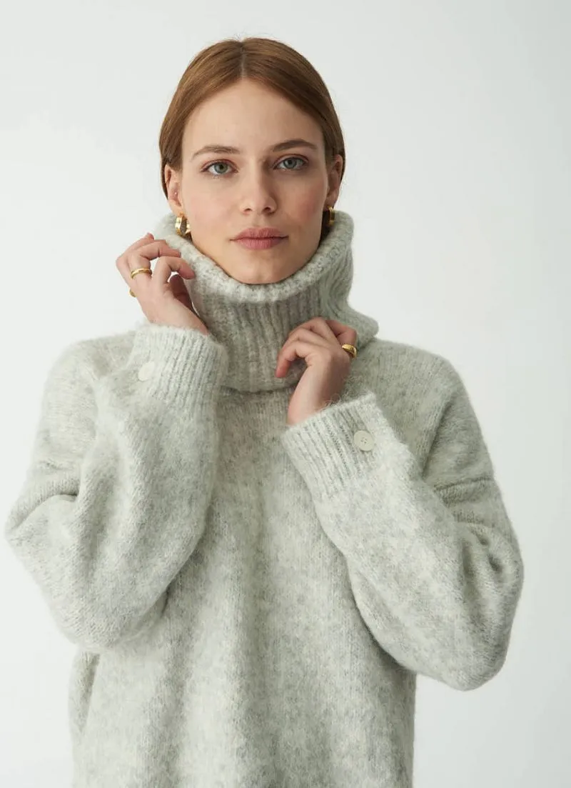 Broad Detachable Turtleneck Sweater