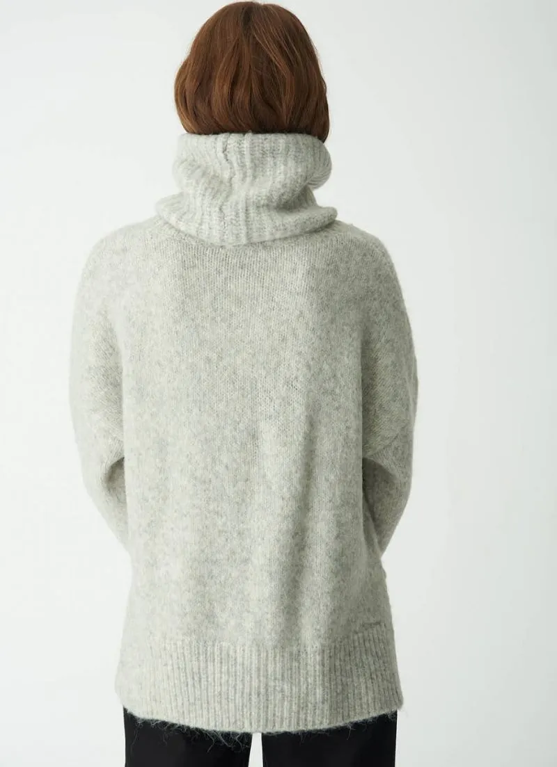 Broad Detachable Turtleneck Sweater