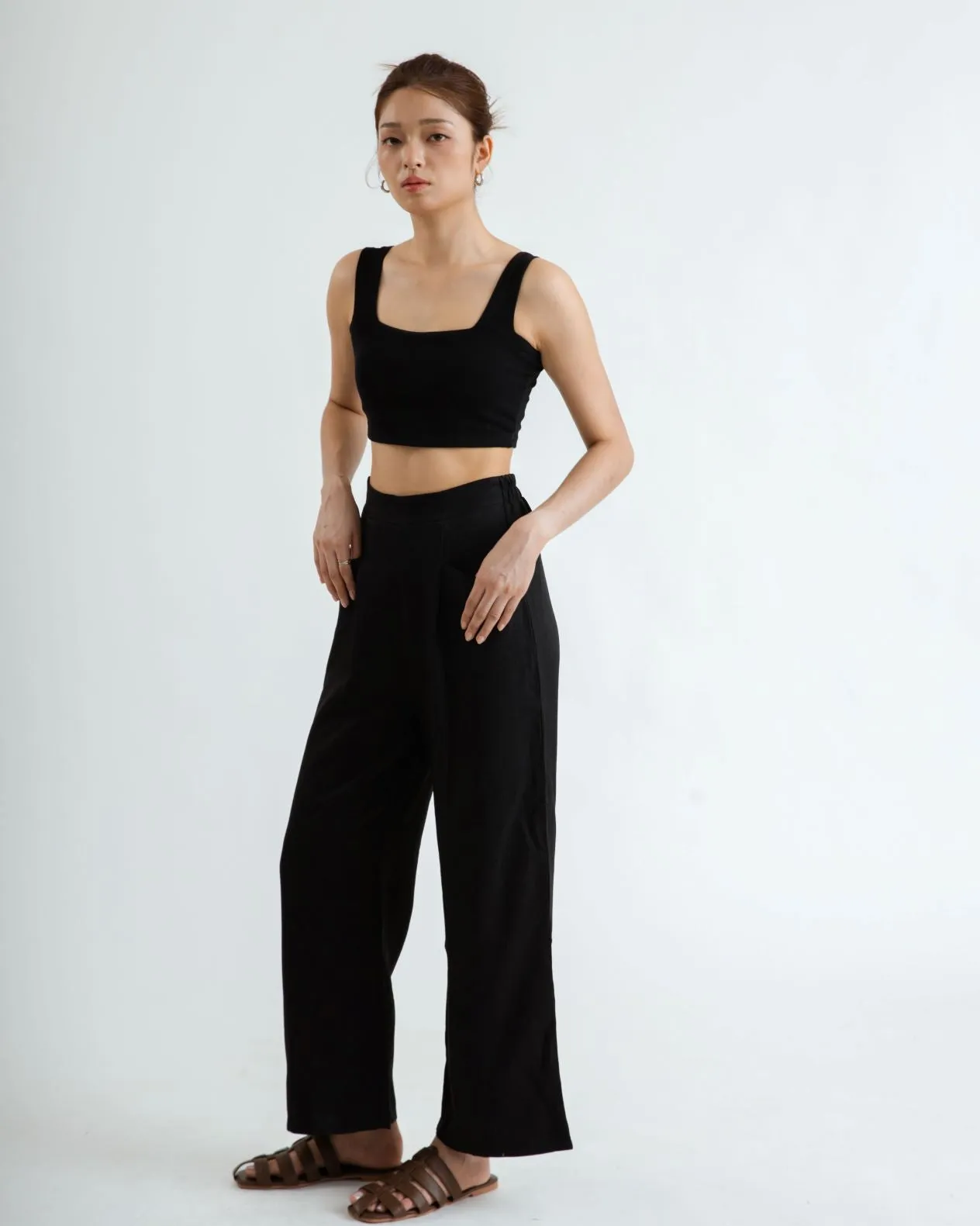 Elastic Waist Pleated Straight Cut Trousers (Black)
